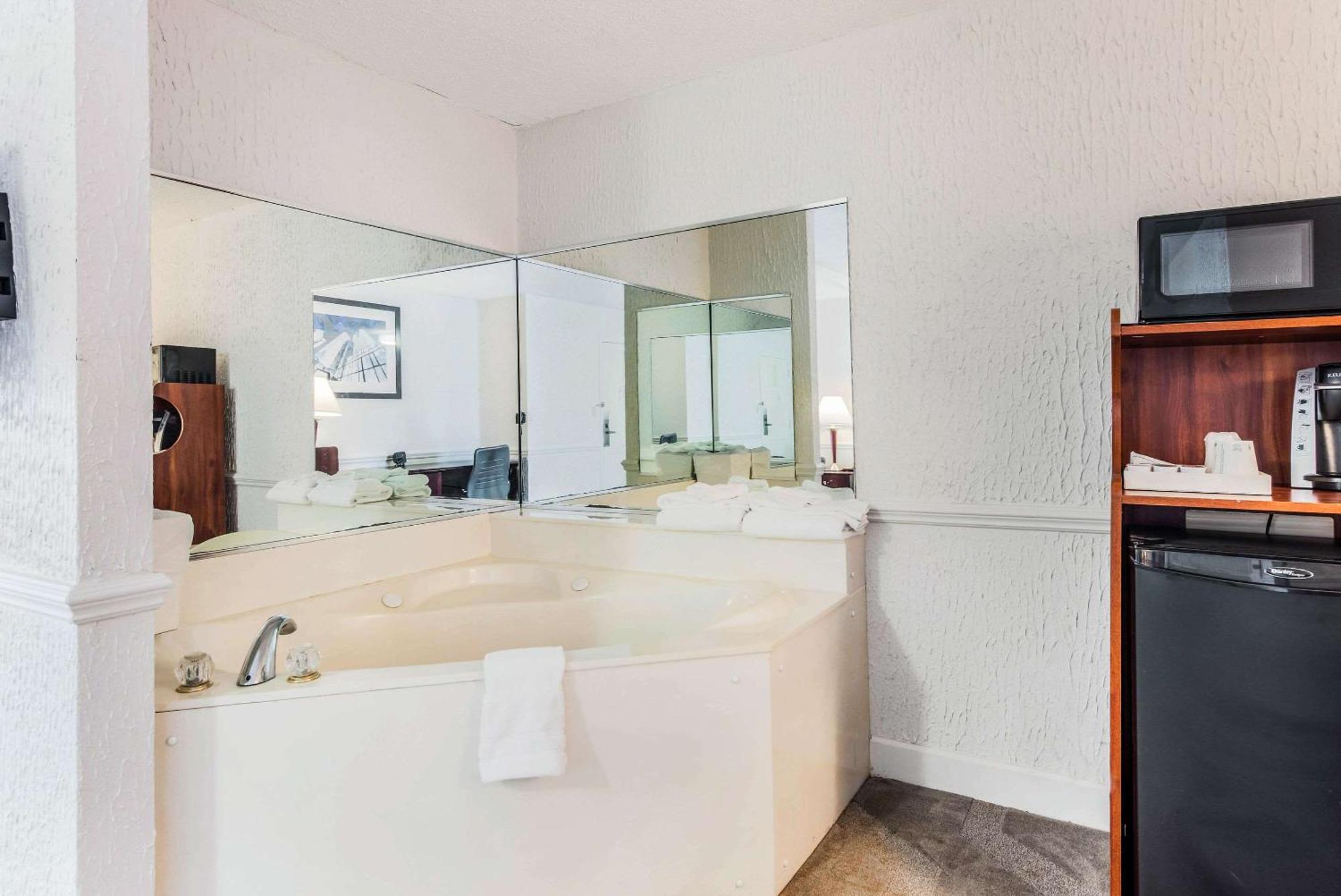 The Blu Hotel Blue Ash Cincinnati, Ascend Hotel Collection エクステリア 写真
