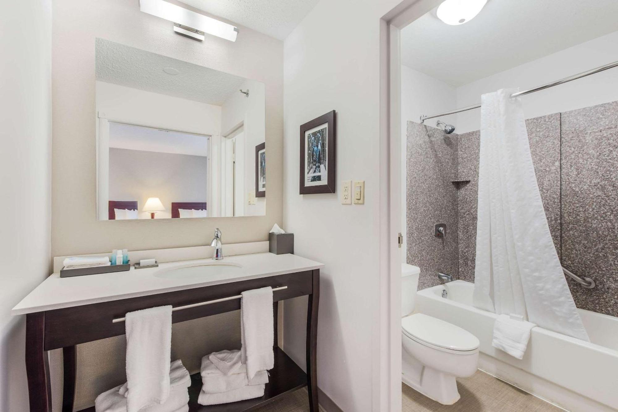 The Blu Hotel Blue Ash Cincinnati, Ascend Hotel Collection エクステリア 写真