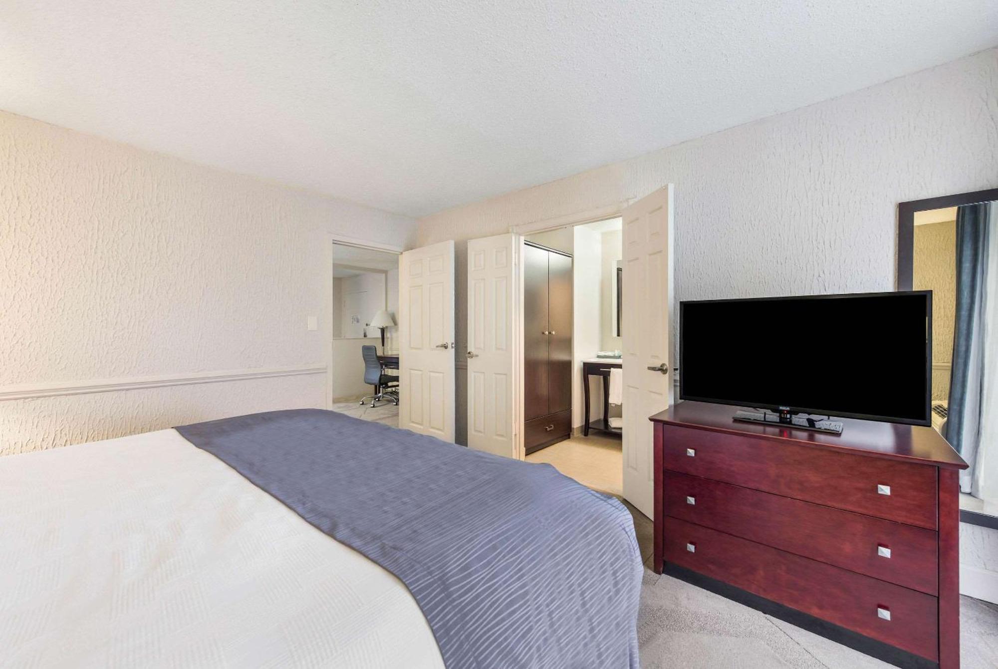 The Blu Hotel Blue Ash Cincinnati, Ascend Hotel Collection エクステリア 写真