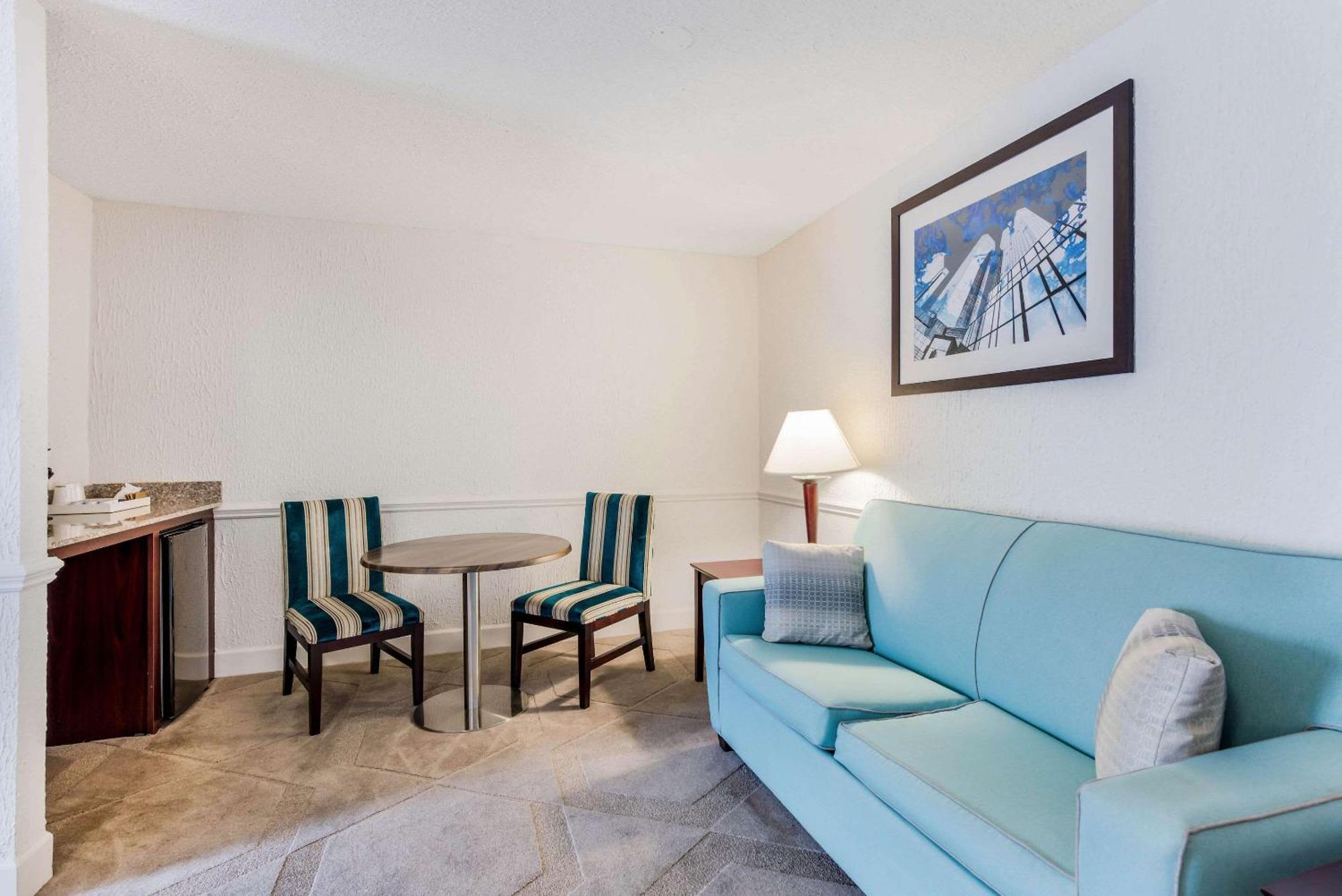 The Blu Hotel Blue Ash Cincinnati, Ascend Hotel Collection エクステリア 写真