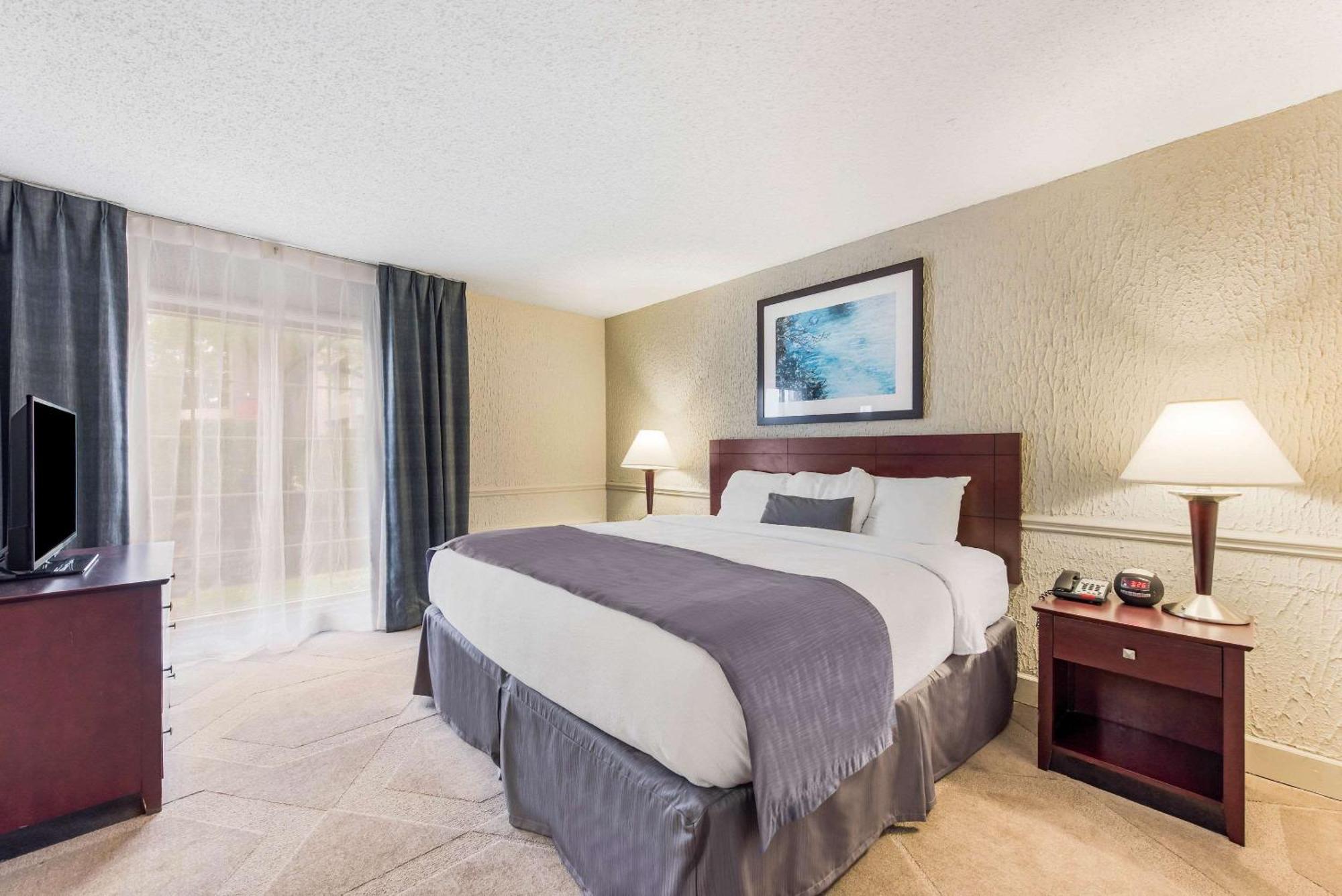 The Blu Hotel Blue Ash Cincinnati, Ascend Hotel Collection エクステリア 写真