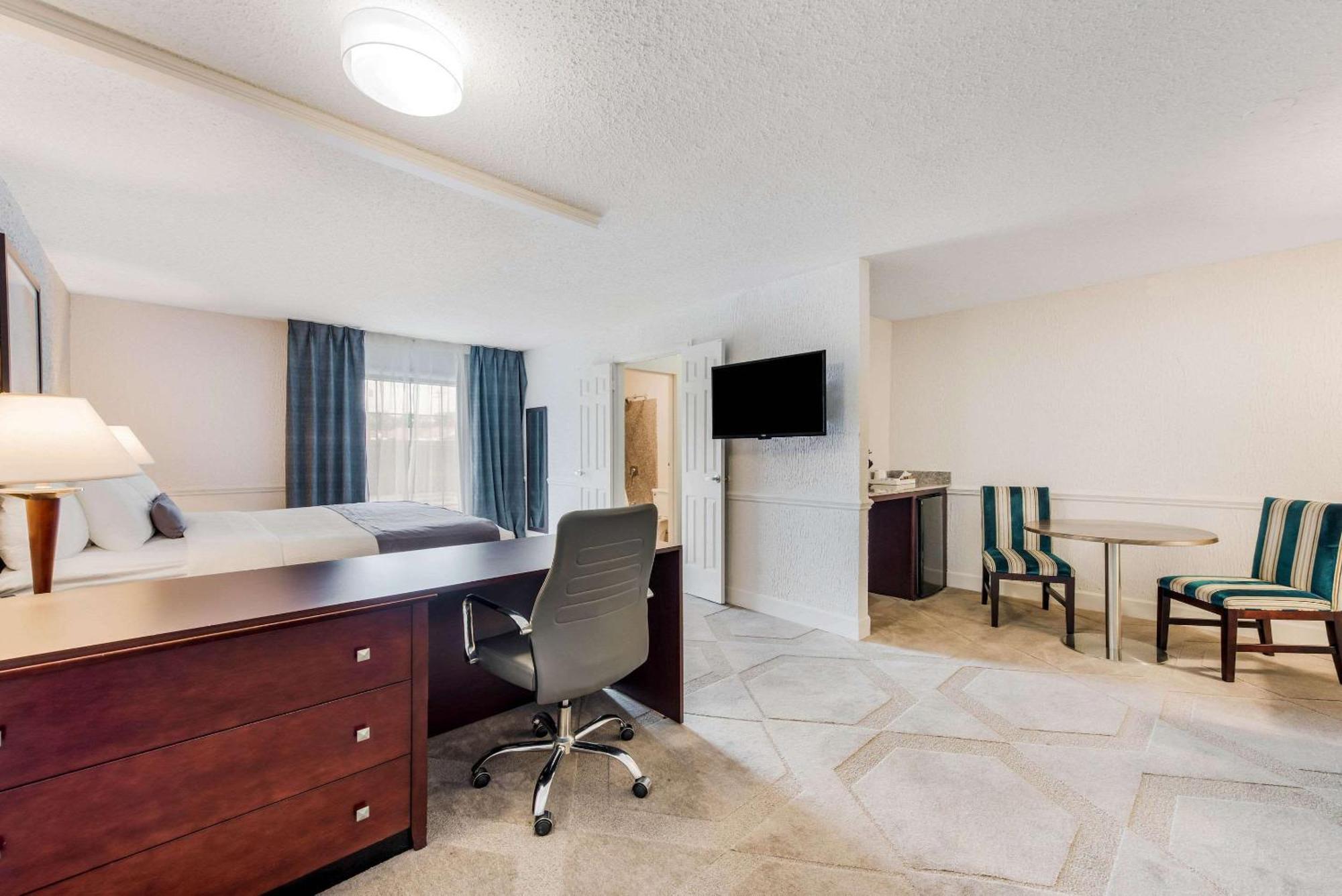 The Blu Hotel Blue Ash Cincinnati, Ascend Hotel Collection エクステリア 写真