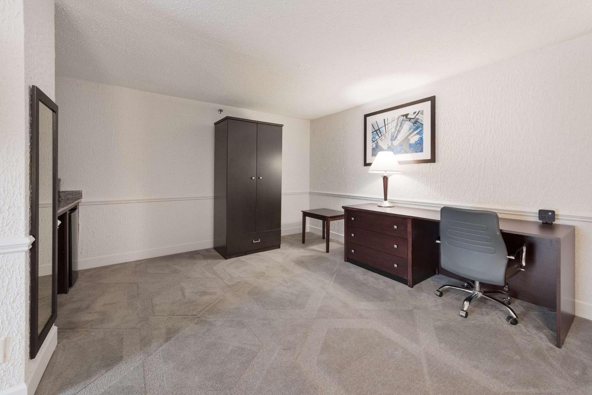 The Blu Hotel Blue Ash Cincinnati, Ascend Hotel Collection エクステリア 写真