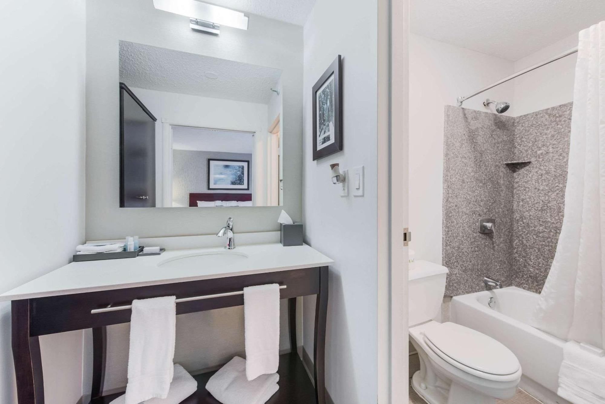 The Blu Hotel Blue Ash Cincinnati, Ascend Hotel Collection エクステリア 写真